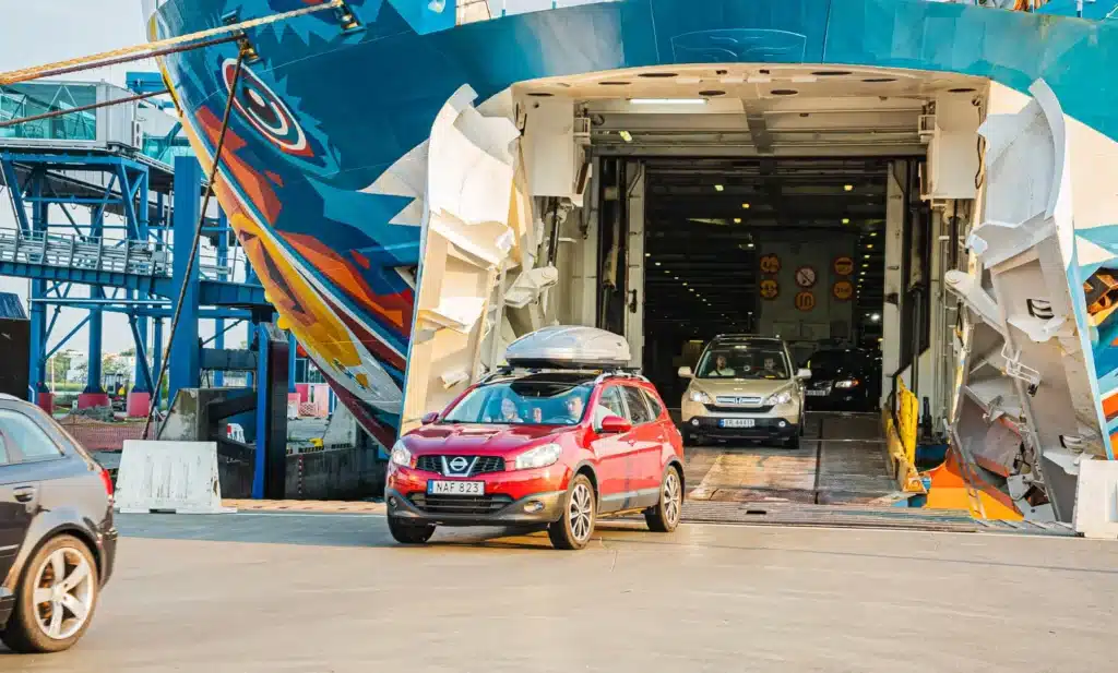 Rozładunek pjazdów z promu Mazovia Polferries - przeprawa promowa Ystad - rezerwacje TIR POL-AGENT