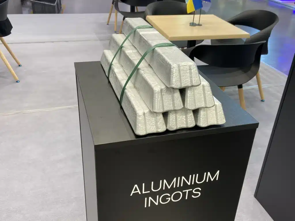 pol-agent-sztaby-aluminium-ingots-dusseldorf Sztaby aluminium prezentowane podczas targów ALUMINIUM 2026 w Düsseldorfie